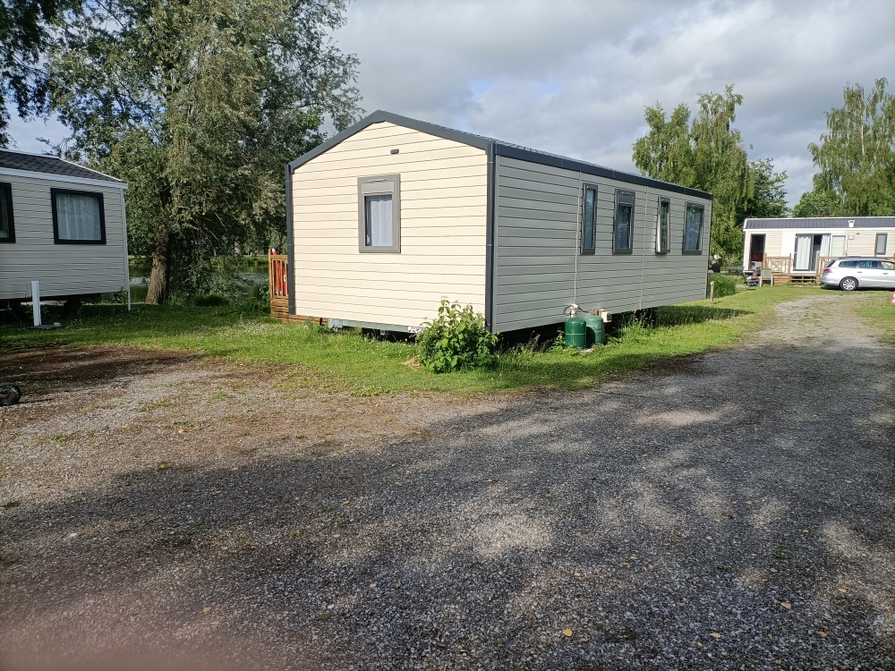 Vue arrière du mobil-home Le Brochet
