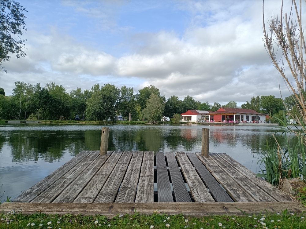 Ponton de pêche privatif du mobil-home Le Brochet