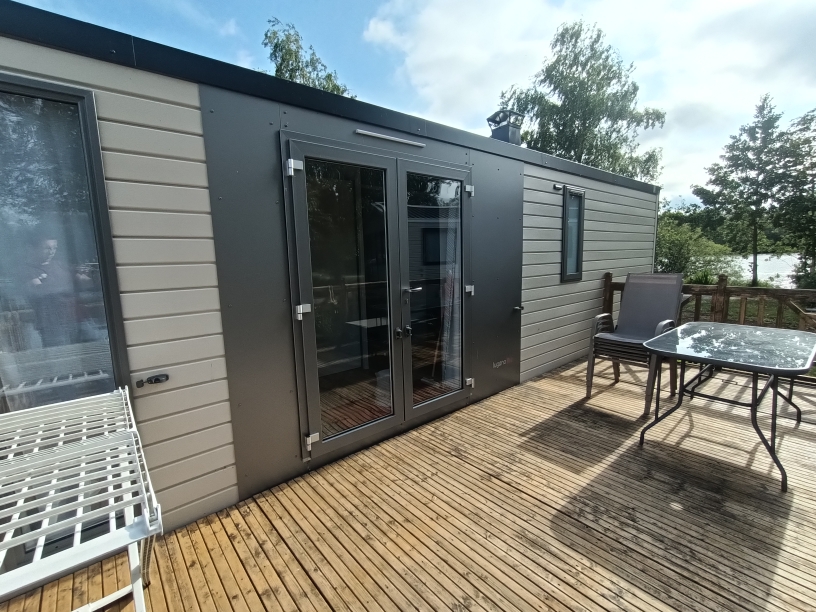 Terrasse aménagée du mobil-home Le Brochet