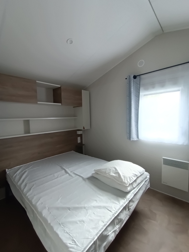 Chambre parentale du mobil-home Le Brochet